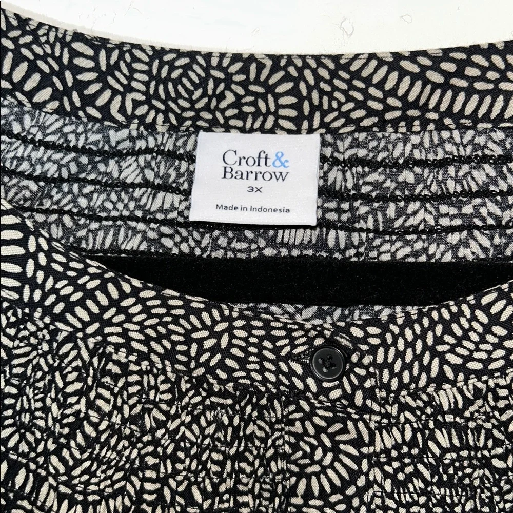 Croft & Barrow 3X Woman’s Smocked shoulder Paisley Print Rayon blouse